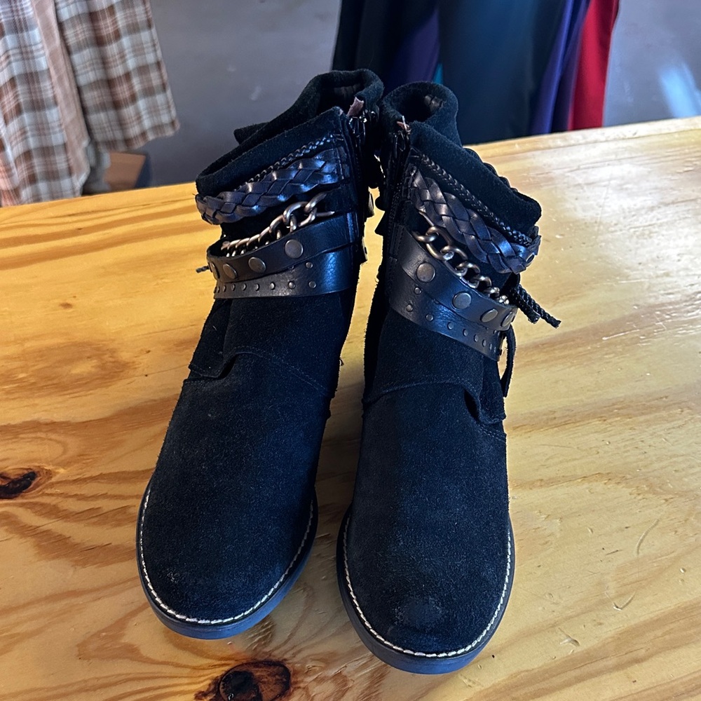 Chocolat Blu Women's Black Ankle Boots with Chain Detail Size 40 (9 To 9.5)